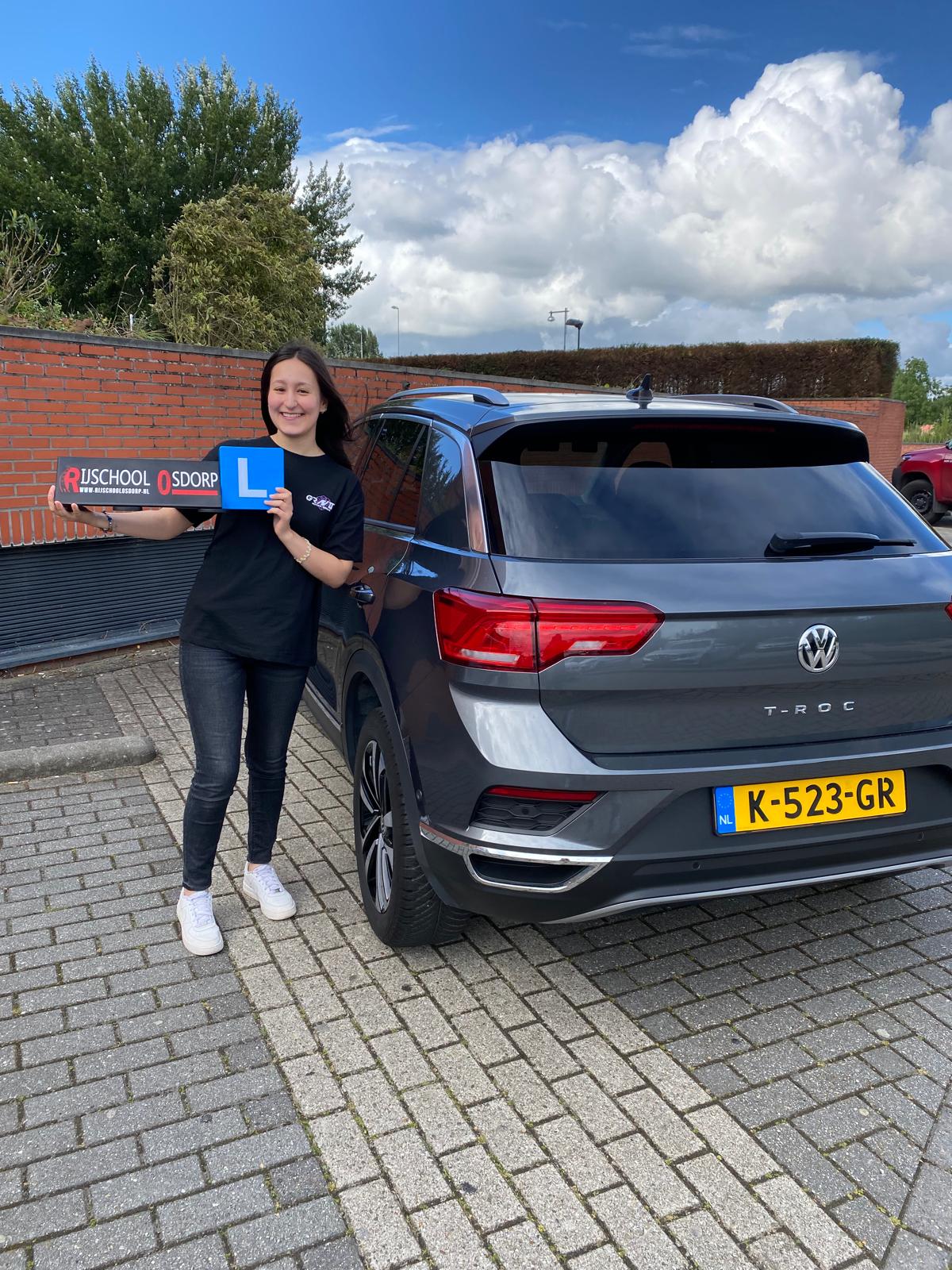 Sara - Geslaagd bij Rijschool Osdorp